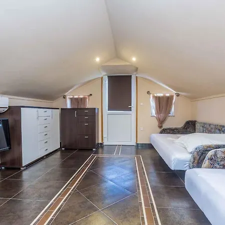 In Svetividdobrinjski - Insel Krk 42199 Βίλα Gostinjac